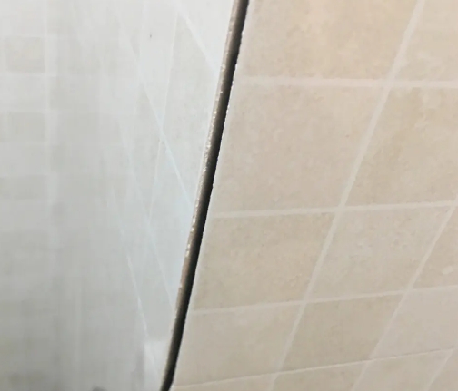 岳麓瓷砖空鼓维修公司分享阳台瓷砖脱落的修复过程可以分为以下几个步骤